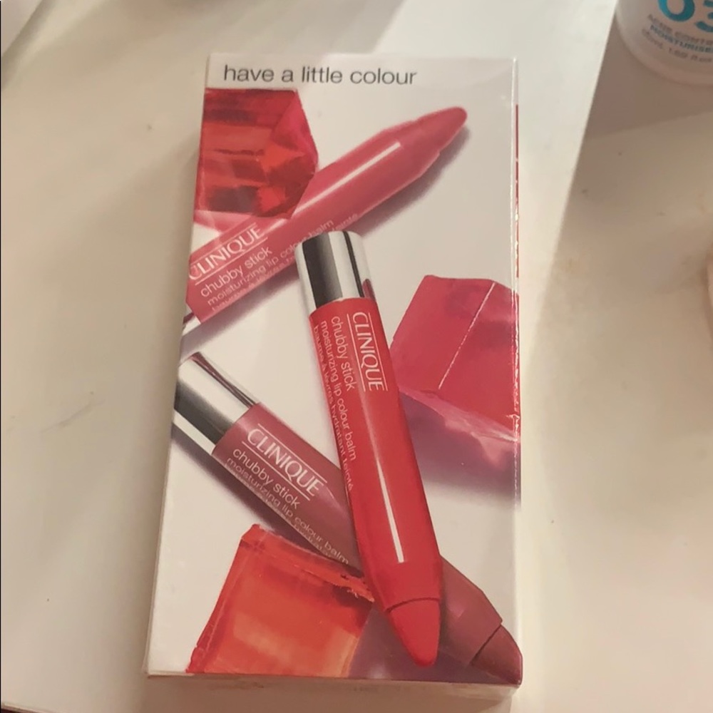 A lipstick set of 3 and a brow gel from benefit.